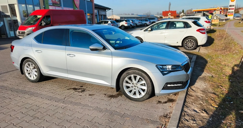 Skoda Superb cena 82500 przebieg: 155000, rok produkcji 2020 z Radzymin małe 16